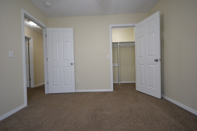 Building Photo - 432 Birchwood Duplex