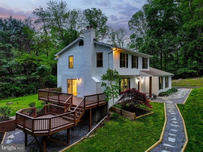 Building Photo - 1225 E Piney Hill Rd