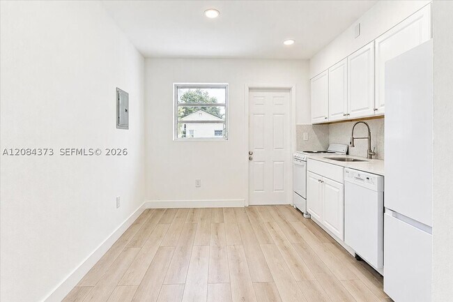 Building Photo - 355 NE 55th St