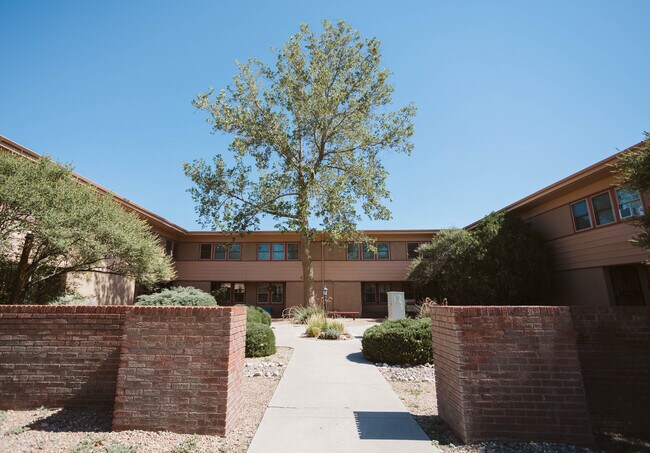 Building Photo - 1405 San Carlos Rd SW