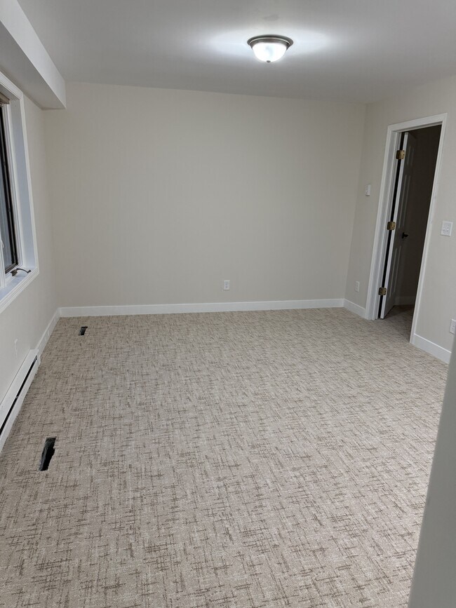 Building Photo - 5500 Vagabond Ln N