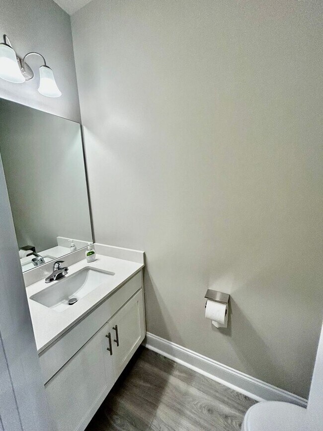 Building Photo - Spacious Brand New 4BR Townhome in Norcross