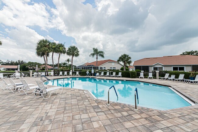 Building Photo - Beautiful 2-Bed Home, Dog Friendly & Resort-Style Amenities – Available for Annual Rental!