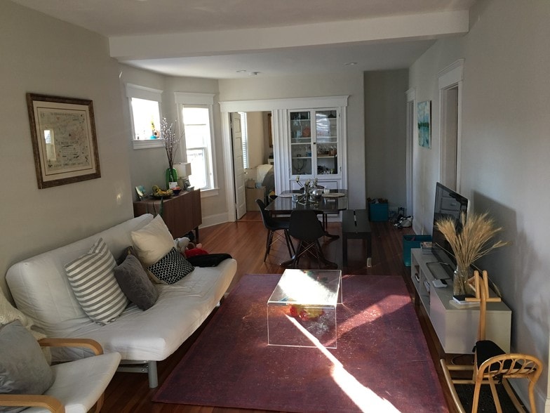 Living/dining - 8 Fox St