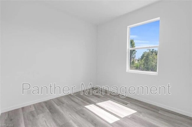 Building Photo - 422 NE 20th Terrace