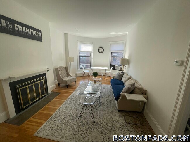 Building Photo - 922 Beacon St