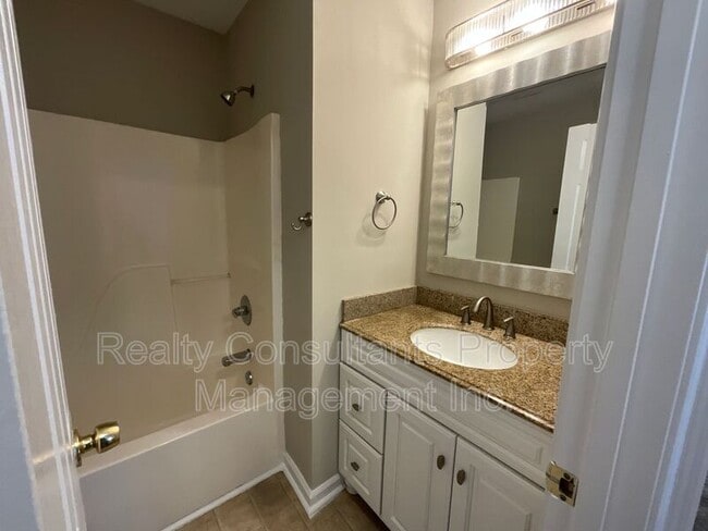 Building Photo - 1702 Marion St