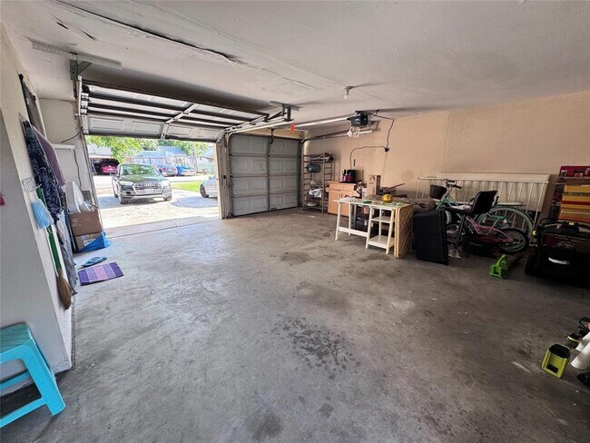 Building Photo - 12022 Moonmist Dr