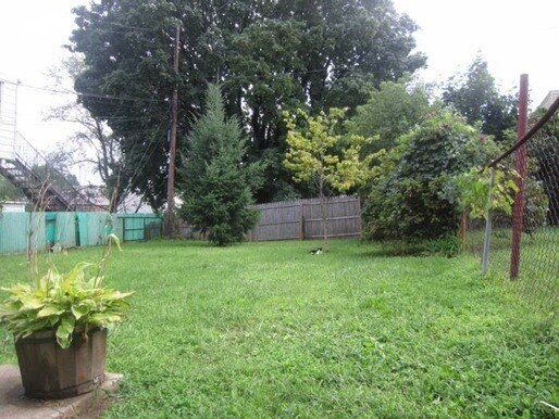 Building Photo - Wood floors, fresh paint, coin laundry, shared yard