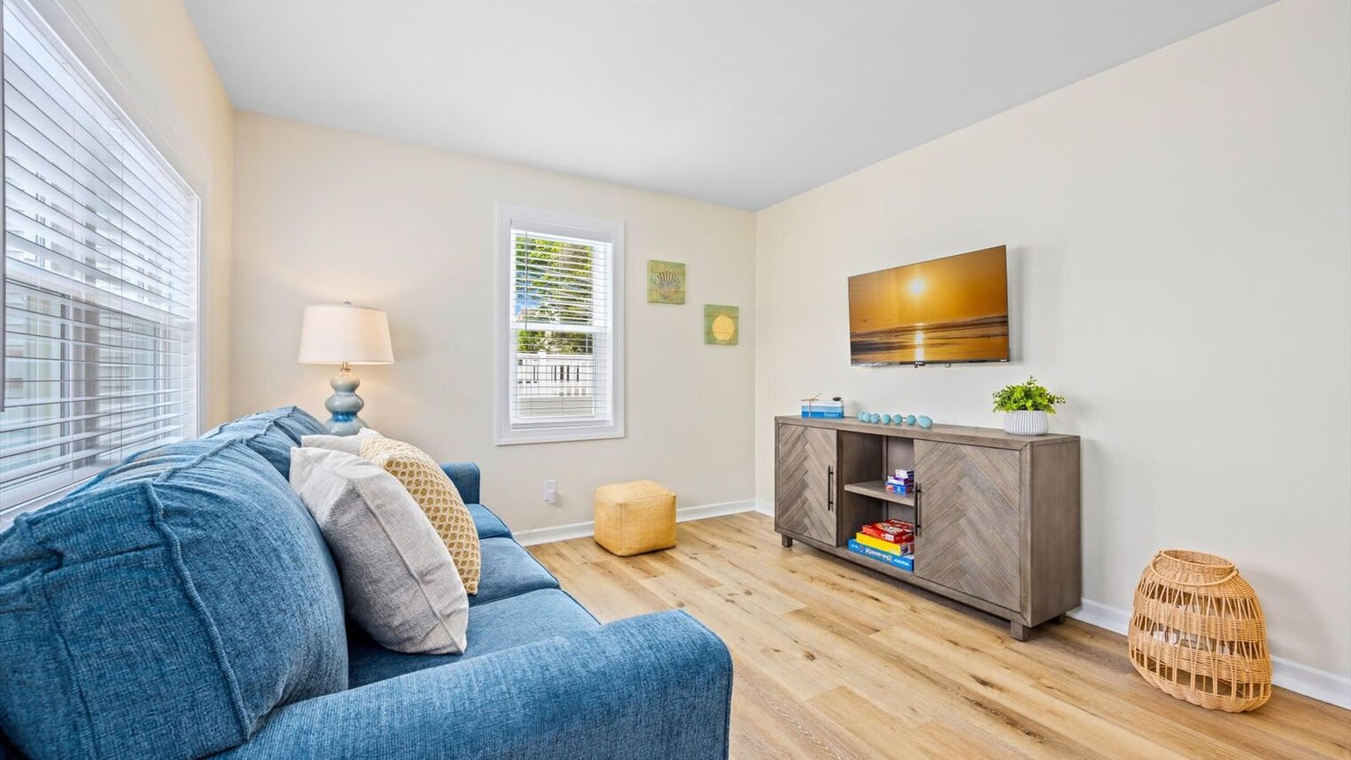 Building Photo - 124 W Heather Rd