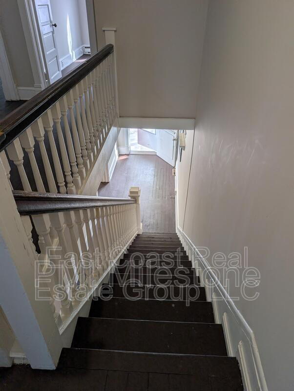 Building Photo - 304 1/2 W Martin St
