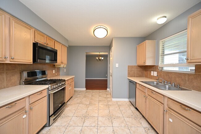 Building Photo - 7006 Biton Dr