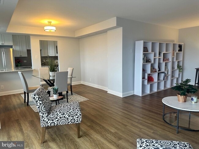 Building Photo - 8315 N Brook Ln