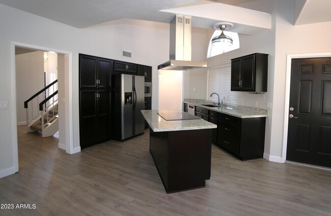 Building Photo - 924 E Manor Dr