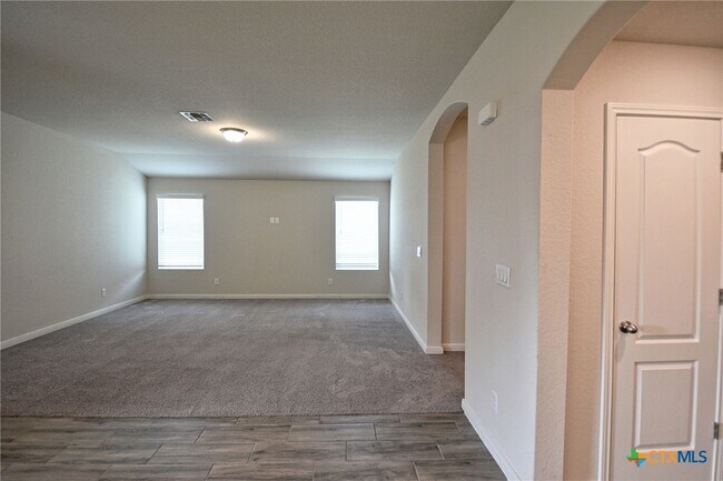 Building Photo - 528 Willow Valley St