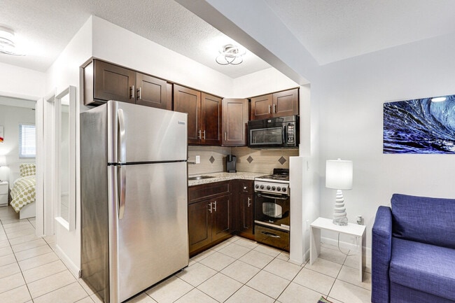 Building Photo - 412 NE 4th Ave