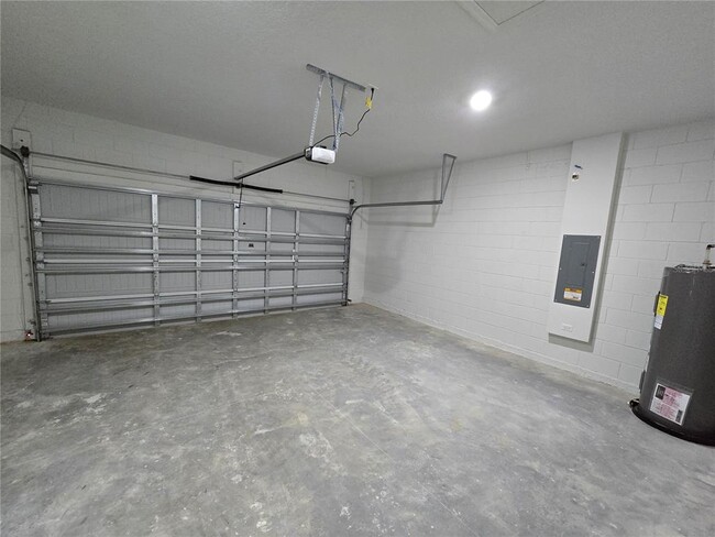 Building Photo - 1564 W Cary Dr