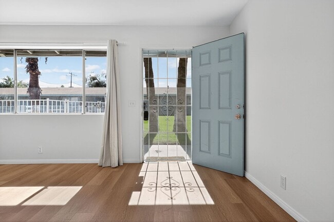 Building Photo - 44440 Acacia Dr