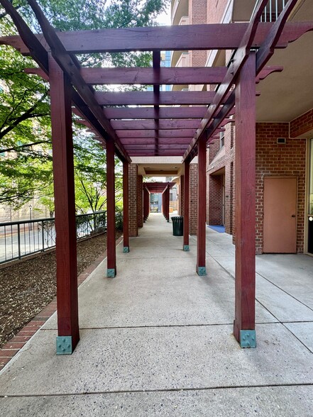 Back entry - 1 block to METRO - 4808 Moorland Ln