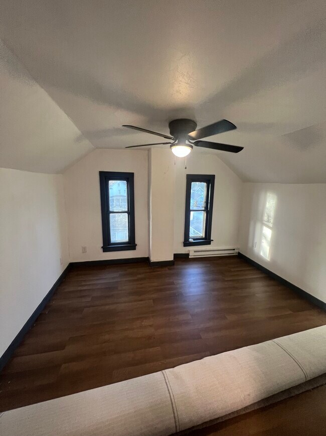 Building Photo - 329 N Lincoln Ave