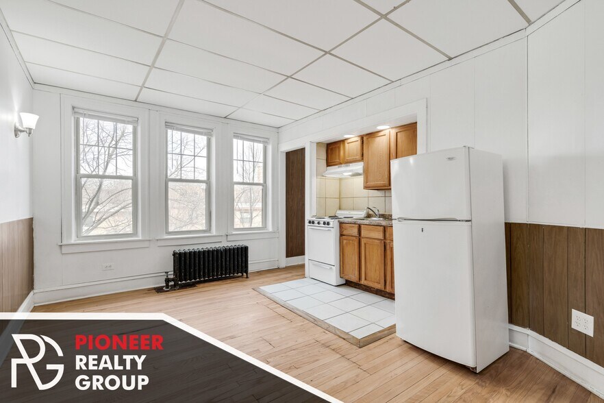 Primary Photo - 1442 W Howard St
