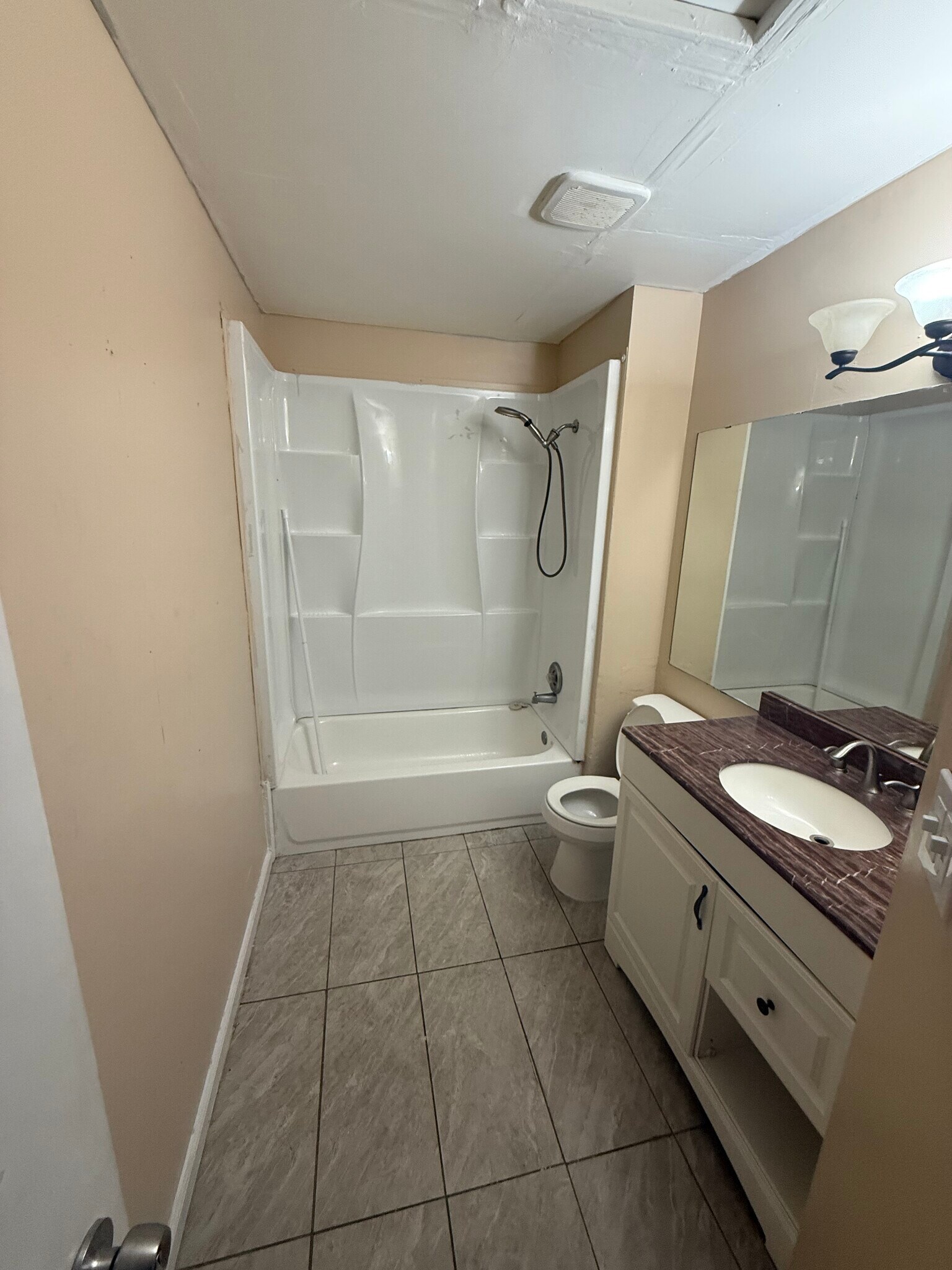 2nd bathroom - 606 Ridge Creek Dr
