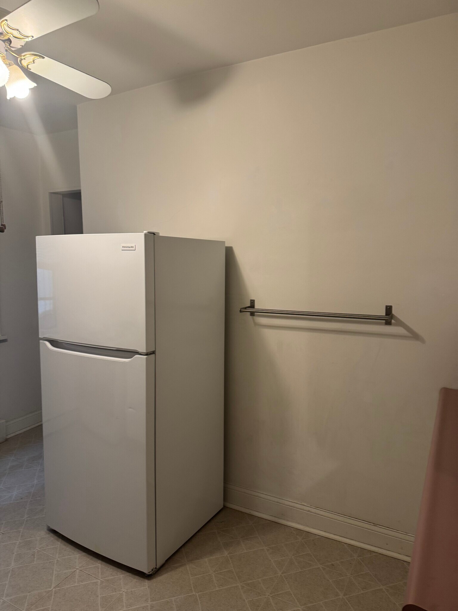 kitchen - 972 Goodrich Ave