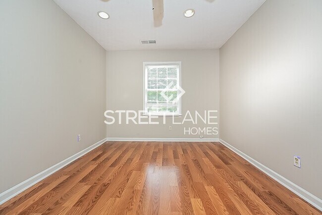 Building Photo - REDUCED!