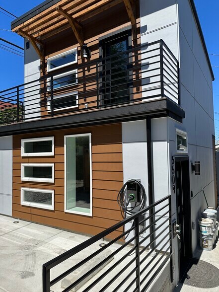 Building Photo - 5509 Brooklyn Ave NE