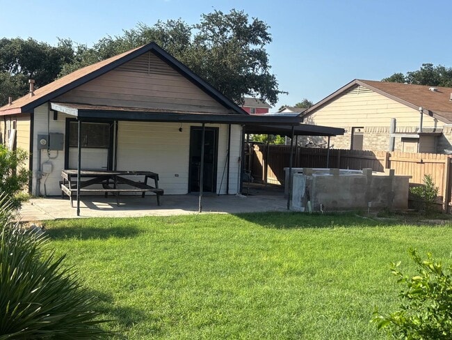 Building Photo - 1415 Quail Creek Rd