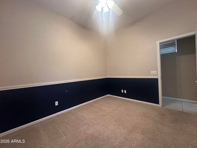 Building Photo - 7220 W Cottontail Ln