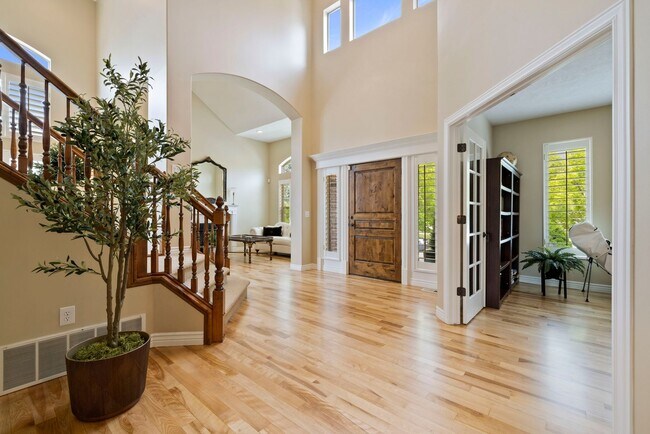 Building Photo - Executive Furnished Home For Rent In Orem!