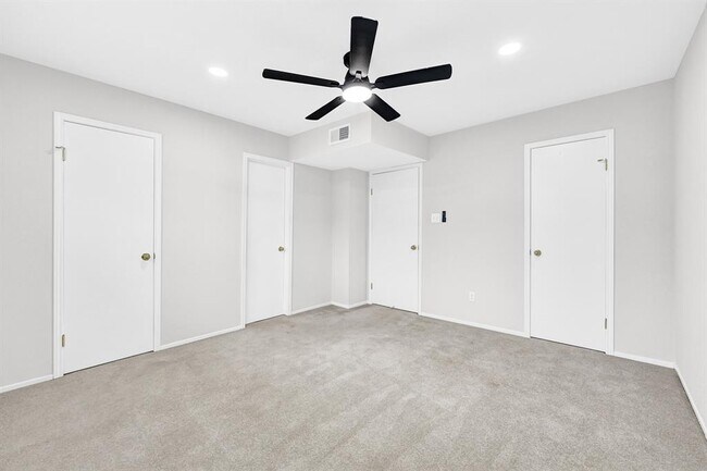 Building Photo - 6410 Del Monte Dr