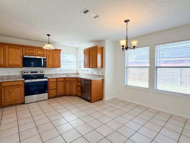 Building Photo - 3 Bedroom, 2 Bath Home in Crowley on Corner Lot