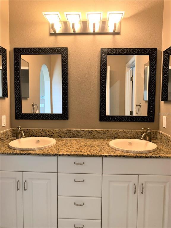 Building Photo - 601 Casabella Cir