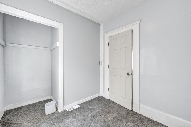 Building Photo - Spacious 5 Bedroom - Vouchers Accepted
