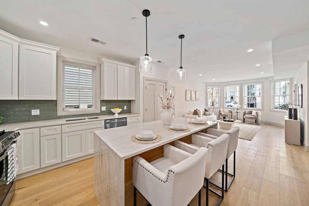 Building Photo - 5 Breed St