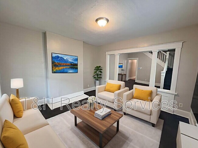 Building Photo - 1624 Yandes St