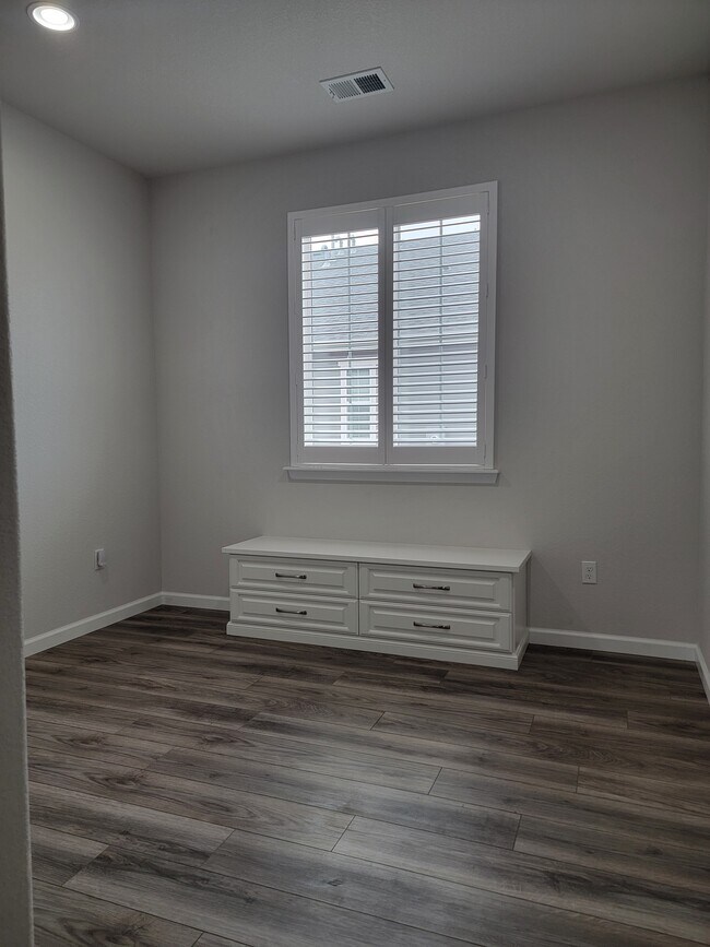 Building Photo - 26891 E Byers Ave