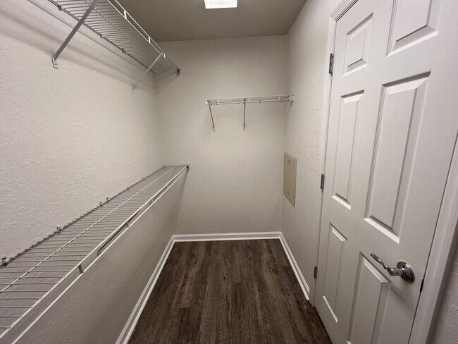 Building Photo - 4146 SW 47th Ct