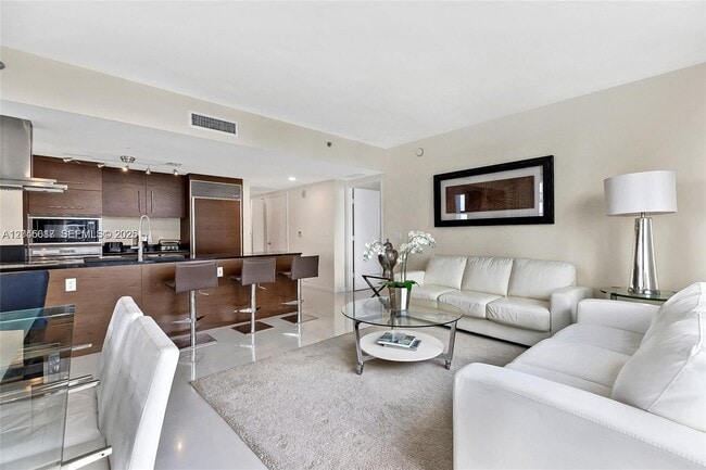 Building Photo - 485 Brickell Ave