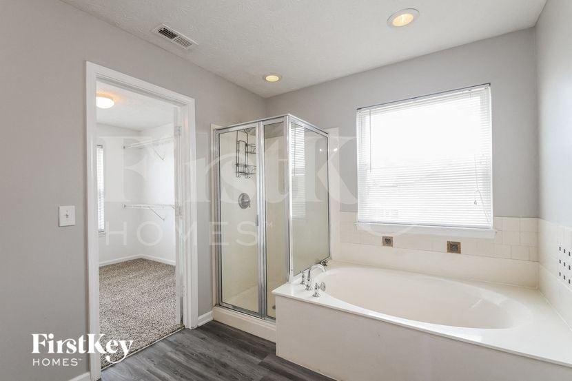 Building Photo - 6240 Eagle Lake Dr