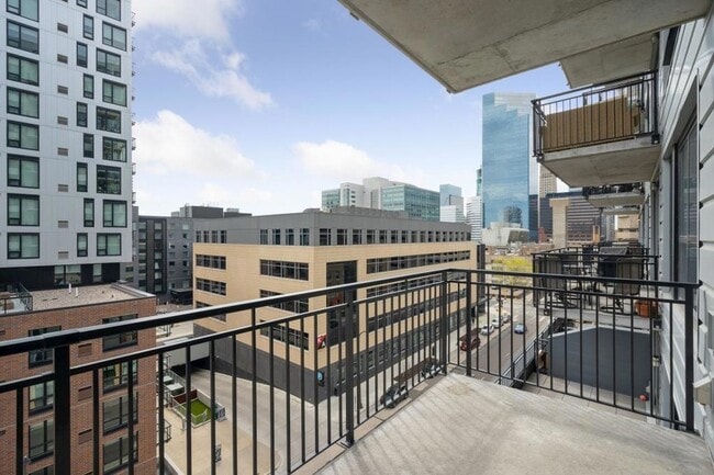 Building Photo - 740 Portland Ave