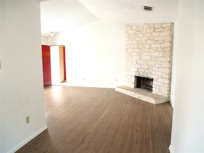 Building Photo - 2005 Old W Pl