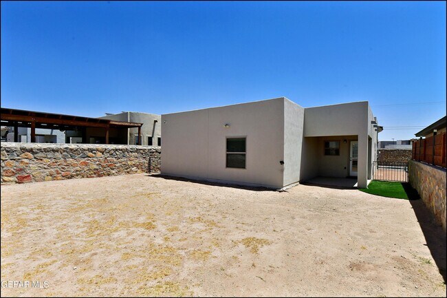 Building Photo - 963 Aircoupe Way