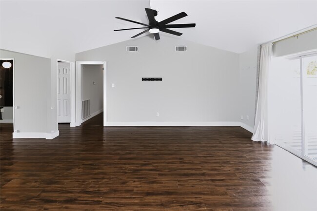 Building Photo - 11930 Ashcroft Dr