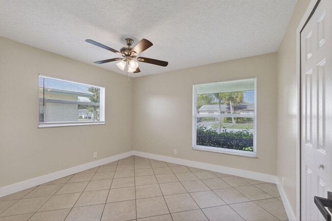 Building Photo - 8729 SE Hobe Ridge Ave