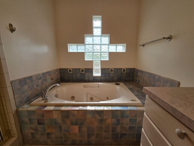 Building Photo - 74 Monte Alto Rd