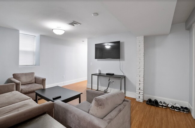 Building Photo - 139 Adams St