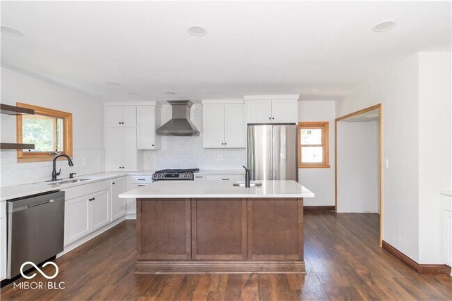 Building Photo - 404 N State St